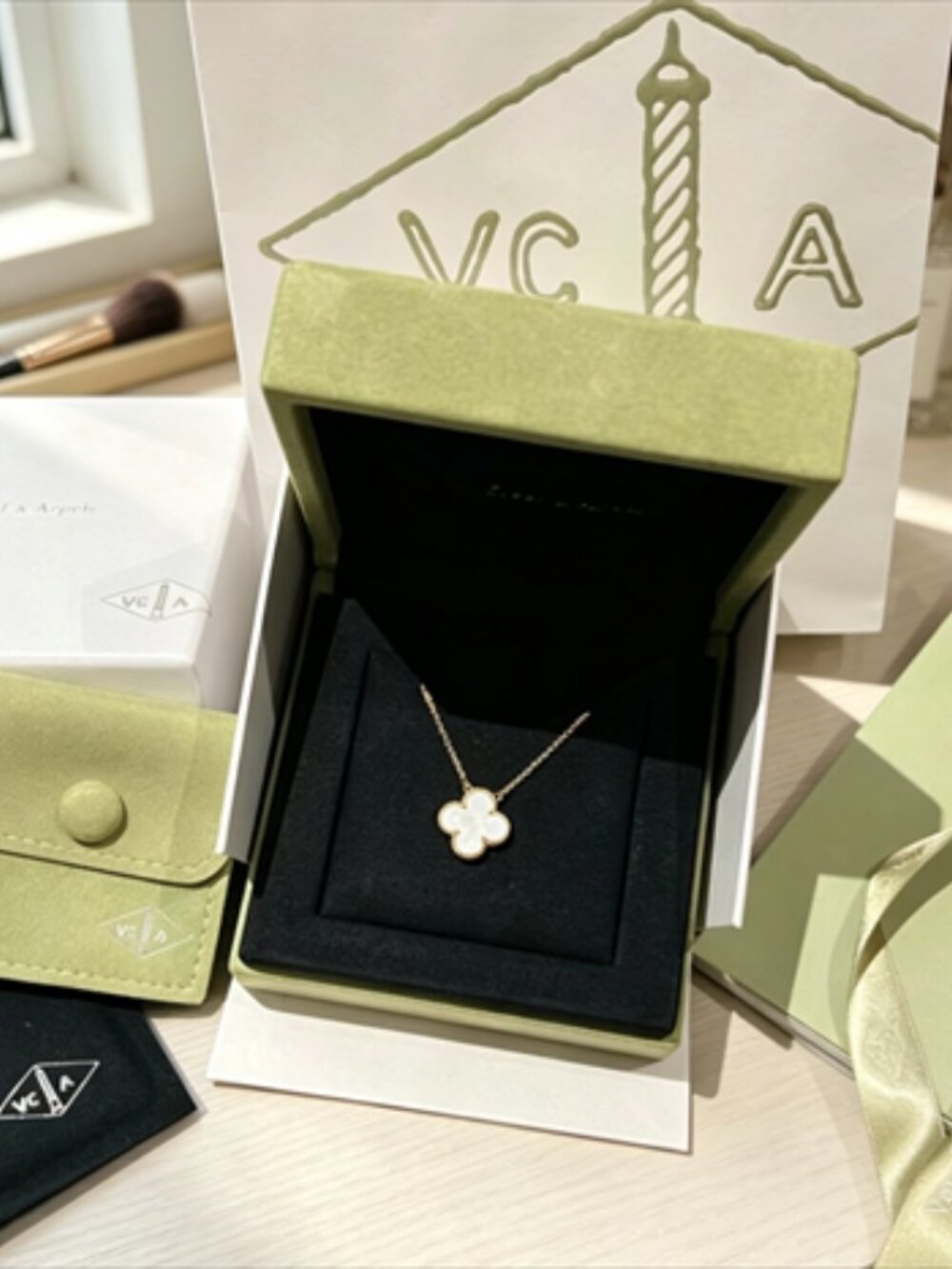 ✨Van Cleef & Arpels White Necklace✨
